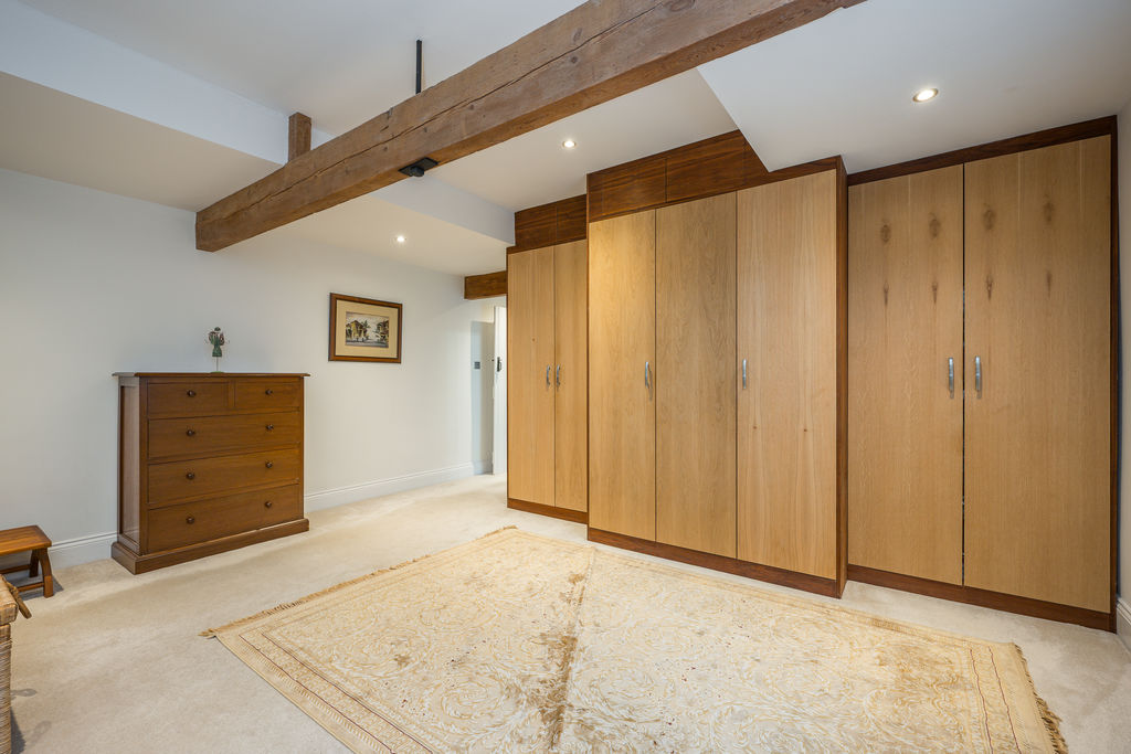 Dressing Area Principal Bedroom- click for photo gallery